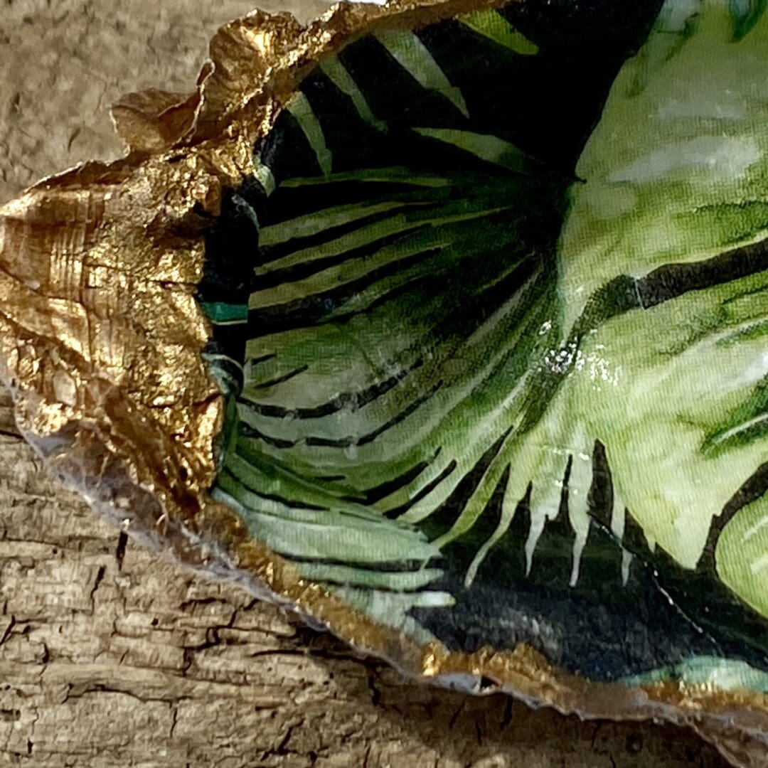 A stunning handcrafted Decoupaged Oyster Shell featuring dark jungle leaves - Image 3