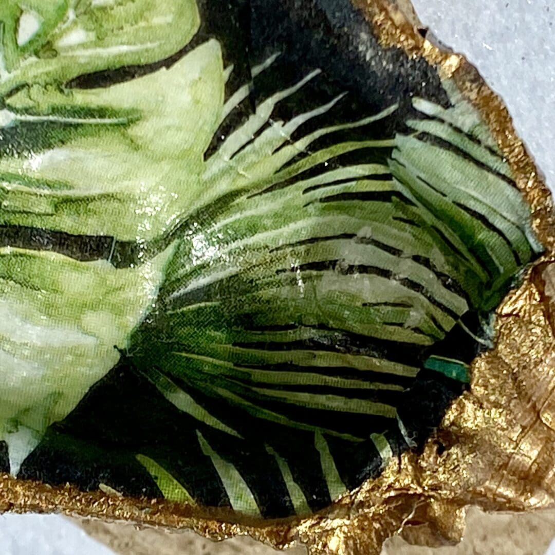A stunning handcrafted Decoupaged Oyster Shell featuring dark jungle leaves - Image 2