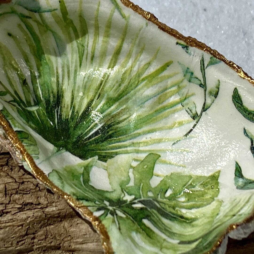 A lovely handcrafted Decoupaged Oyster Shell - Image 2