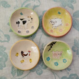 "farm-animal-ring-dish-cow-sheep-chickens-pig"