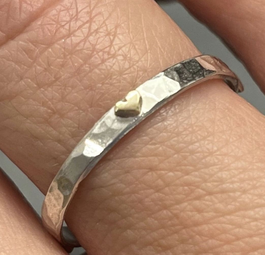Gold Hearts Hammered Ring - Image 3