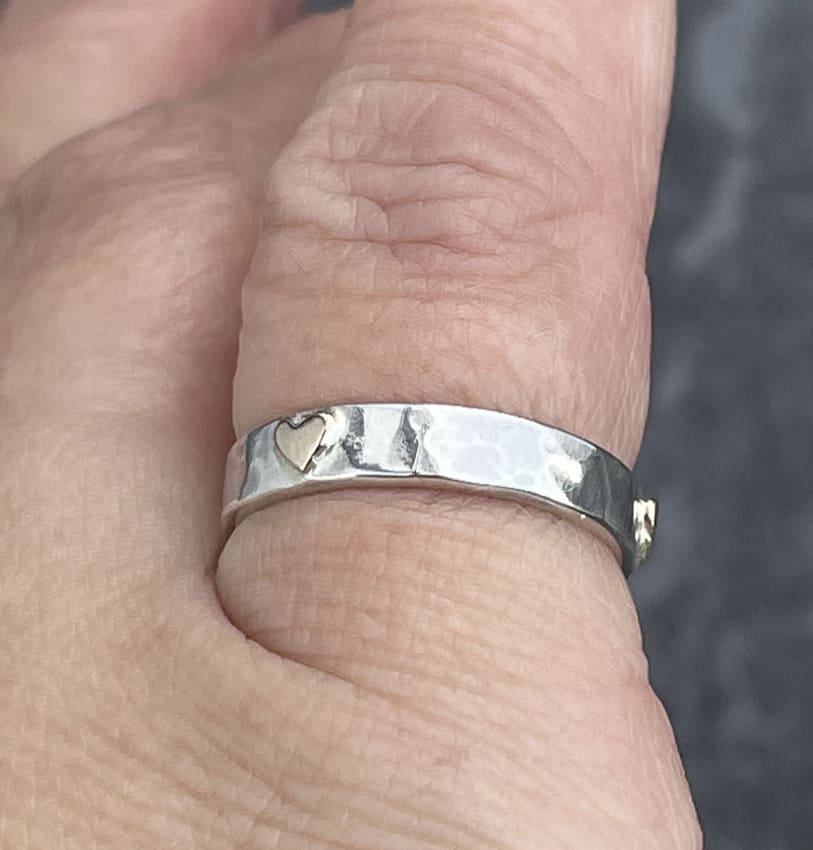 Gold Hearts Hammered Ring - Image 4