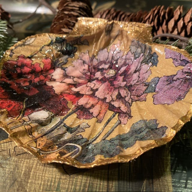 A pretty decoupaged handmade scallop shell - Image 6