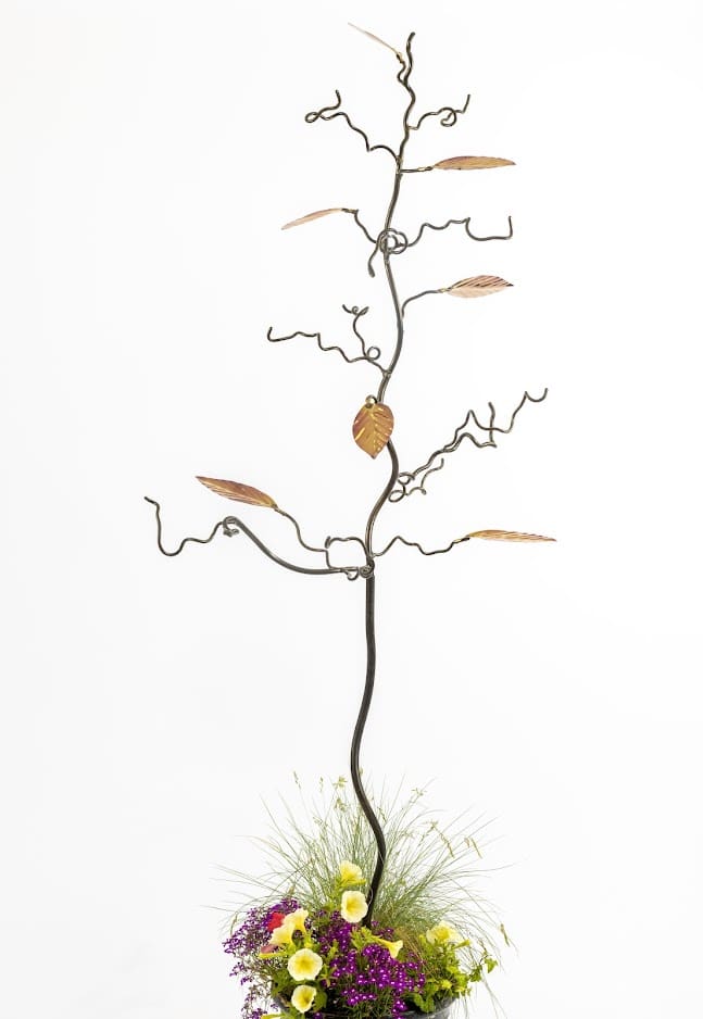 Oval leaf bird feeder tree bird feeding station with 7 patinated coloured stainless steel leaves