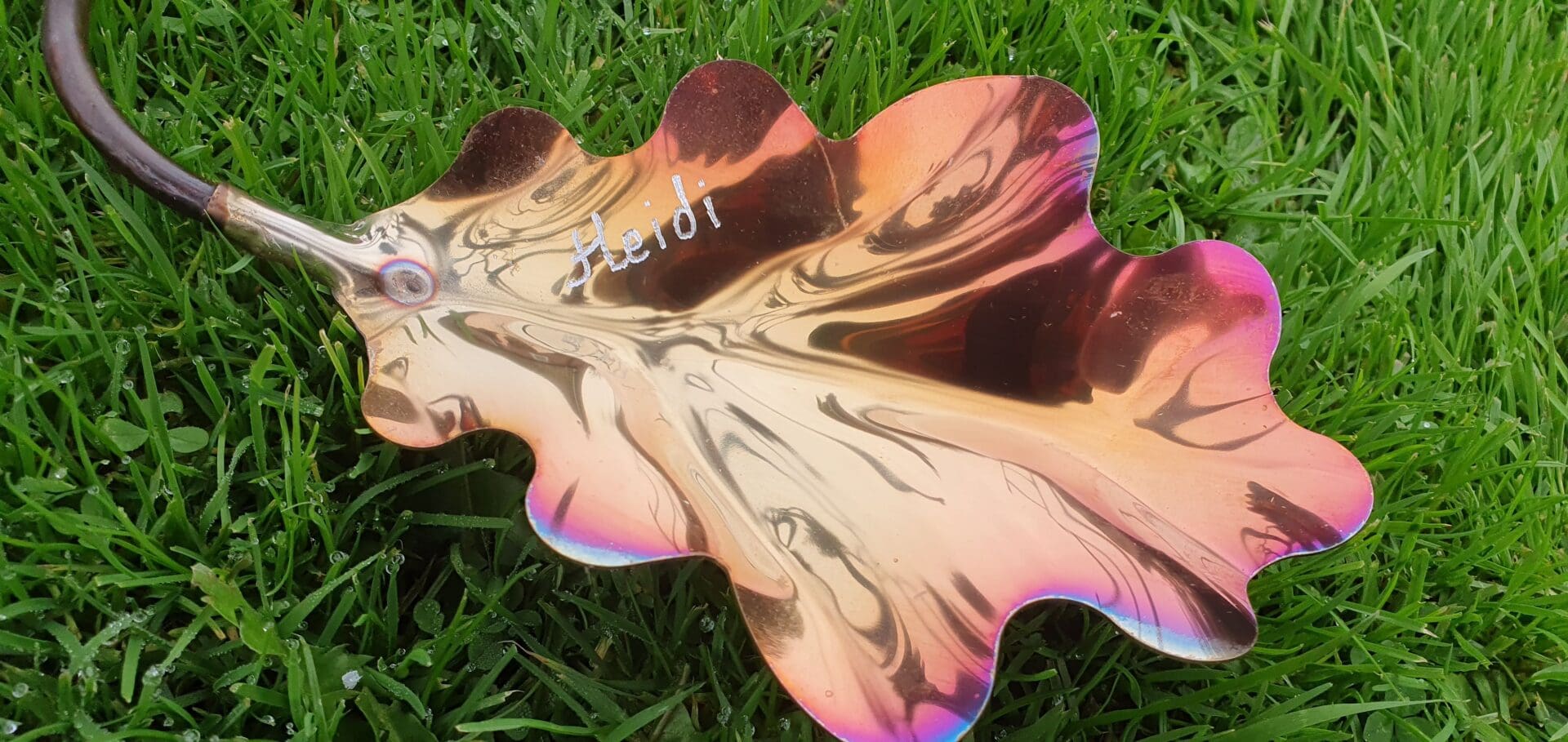 Bird feeder tree bird feeding stand with 7 Oak coloured stainless steel leaves. Memorial gift, iron & steel wedding anniversary, family tree - Image 8