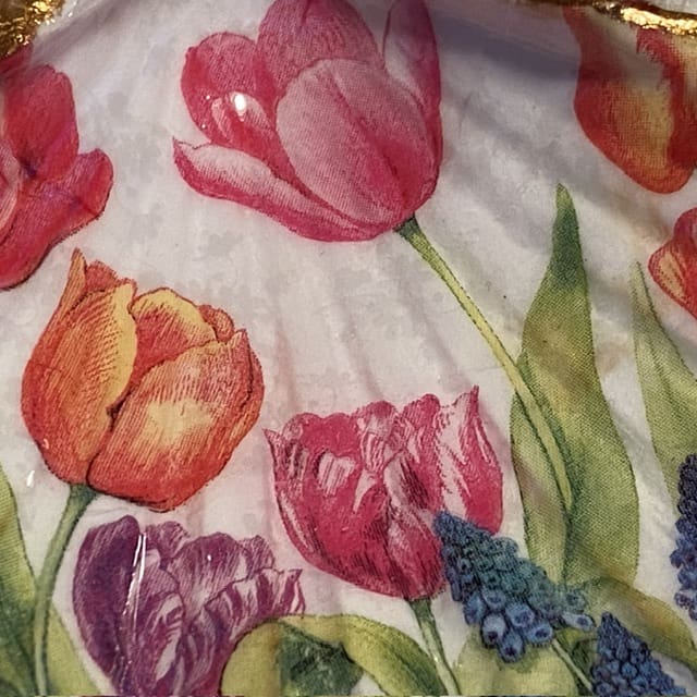A handmade decoupaged scallop shell with tulips, muscari and green leaves. - Image 3