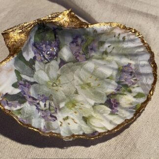 A stunning handmade Scallop shell featuring pretty purple and lilac flowers