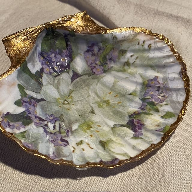 A stunning handmade Scallop shell featuring pretty purple and lilac flowers