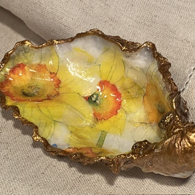 A handmade decoupaged oyster shell with spring daffodils - Image 6