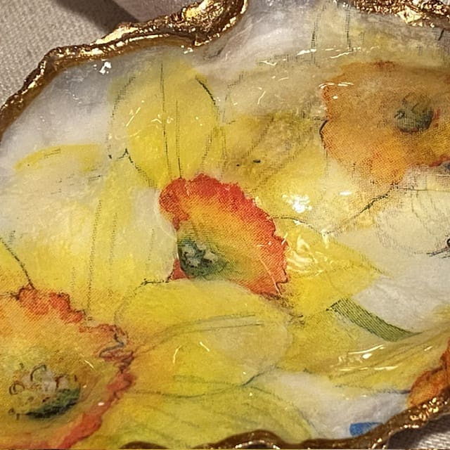 A handmade decoupaged oyster shell with spring daffodils - Image 5