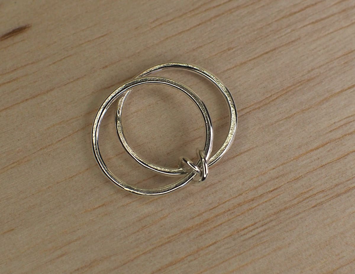 Double band fidget ring with cross bead flat