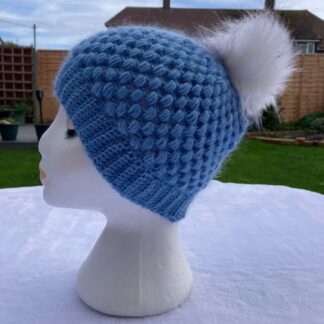 A-Luxurious-Hat-and-Scarf-Set
