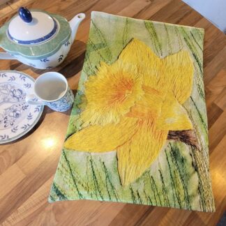 Large daffodil printed tea towel 40 x 60cm microfibre.