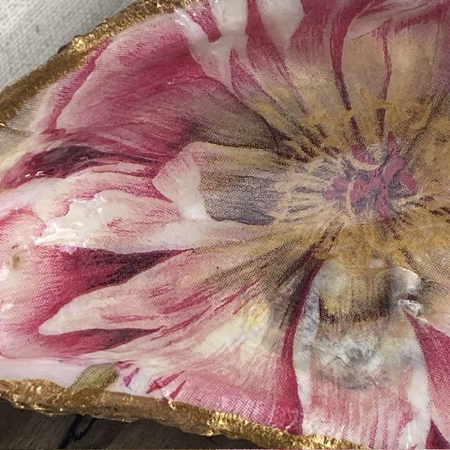 A handmade decoupaged oyster featuring a lovely pretty pink flower. - Image 3