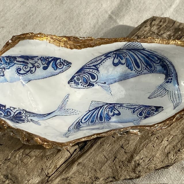 A handmade decoupaged oyster featuring lovely pretty blue fish. - Image 4