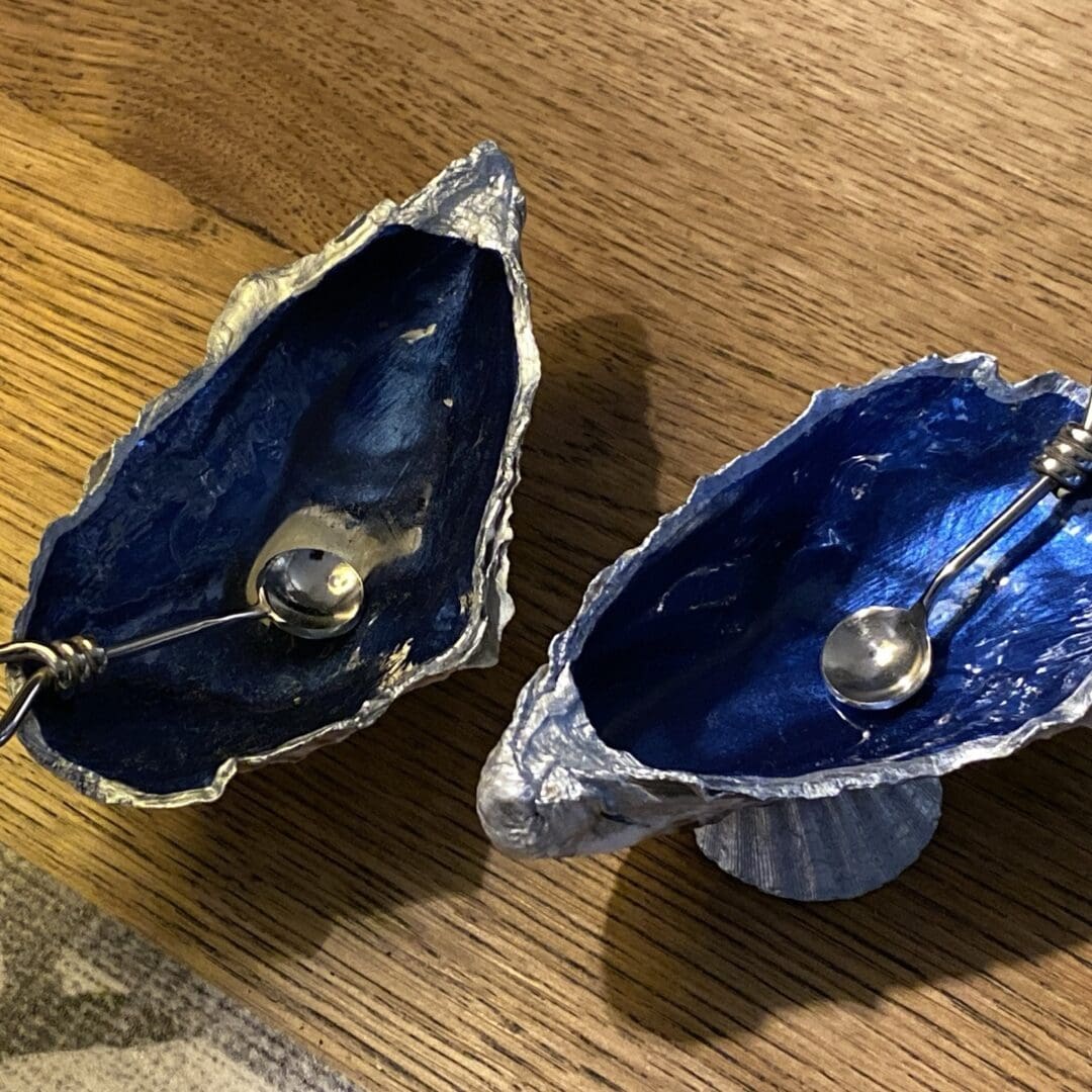 Salt and Pepper shells with spoons - Image 2