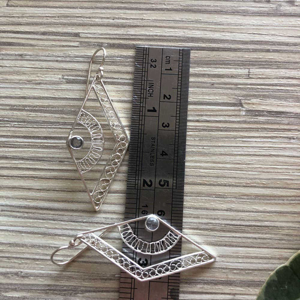 Diamond shape sterling silver earrings in filigree with labradorites - Image 4