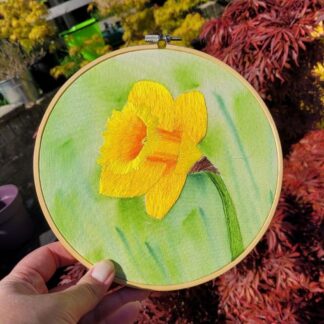 Hand embroidered single daffodil 6 inch embroidery hoop wall hanging.