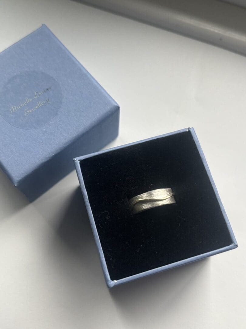 Gold Wave Ring - Image 9