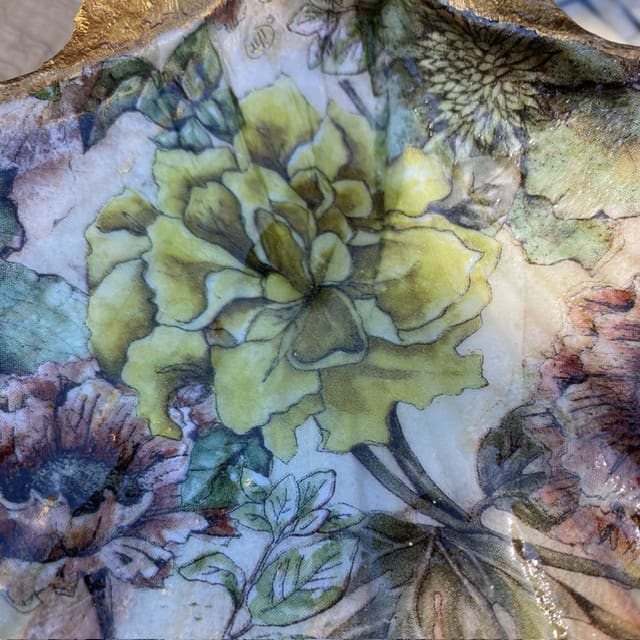 Large Handcrafted Scallop Shell with stunning dahlia design