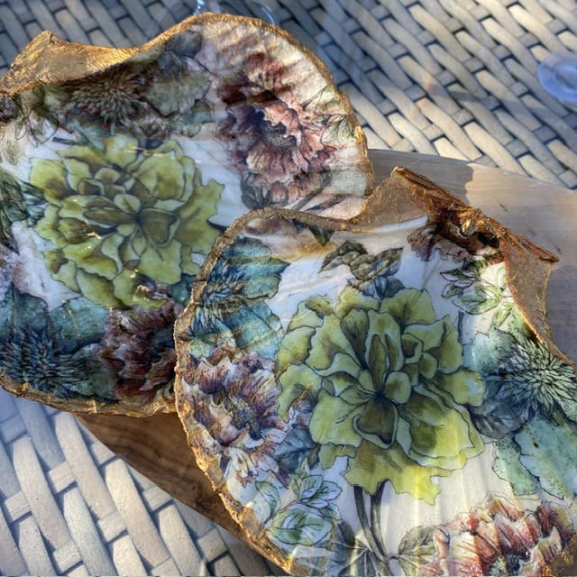 Large Handcrafted Scallop Shell with stunning dahlia design - Image 2