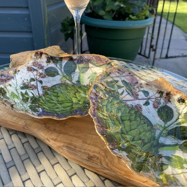 Large Handcrafted Scallop Shell with stunning artichoke design - Image 3
