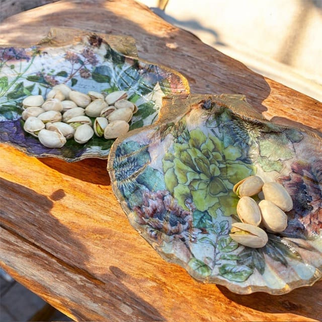 Large Handcrafted Scallop Shell with stunning artichoke design - Image 4