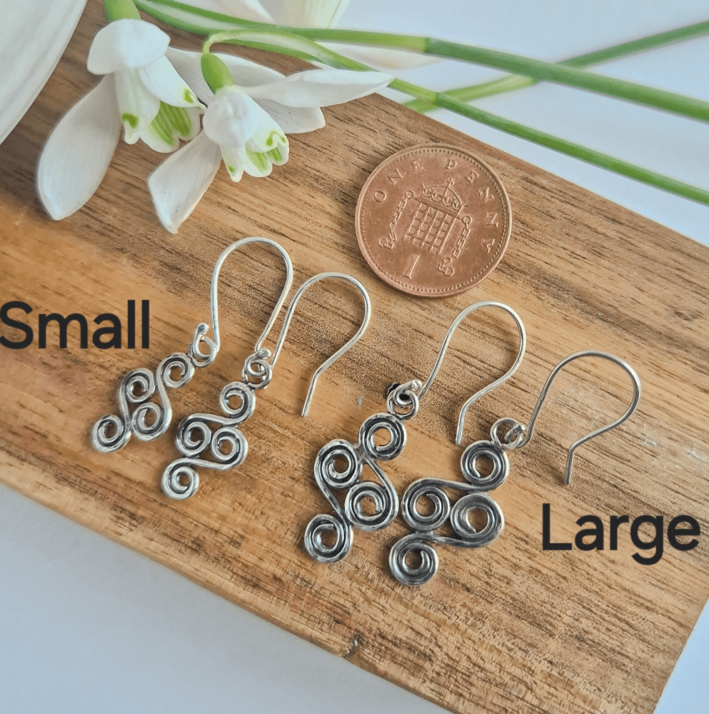 Photo showing the size difference between the small and large pair of earrings.