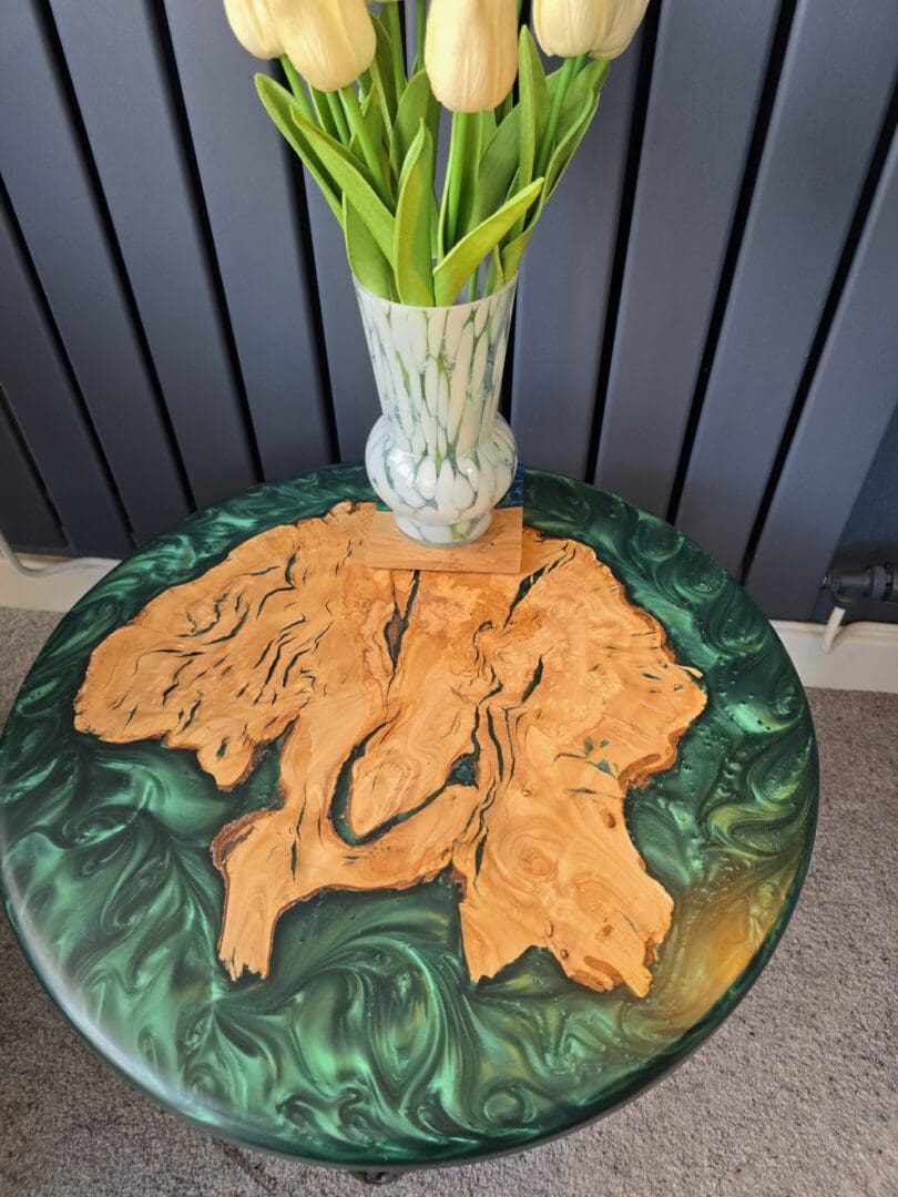 Olive Wood & Emerald Resin Side Table with Hairpin Legs - Image 7