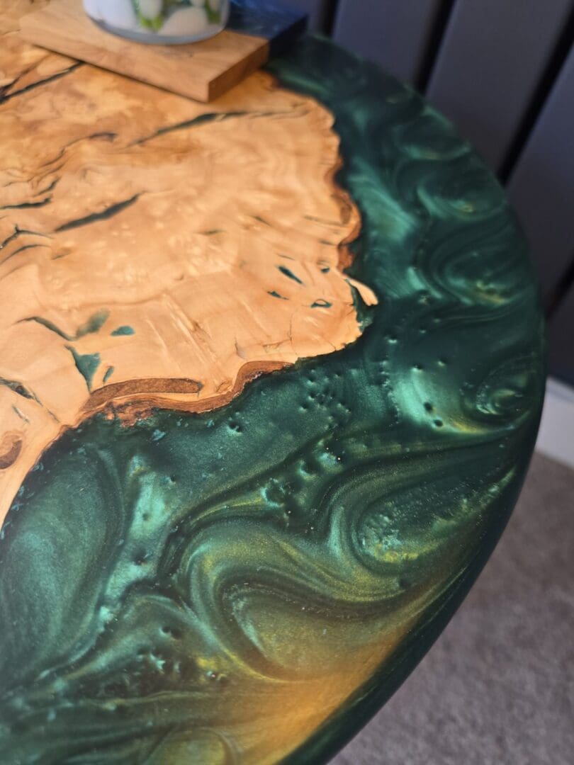 Olive Wood & Emerald Resin Side Table with Hairpin Legs - Image 5