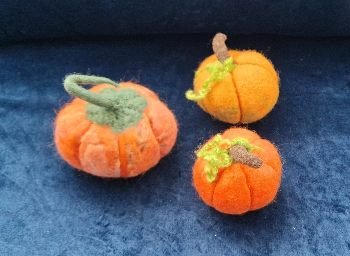 Felted decorative pumpkins for autumn / hallowe'en decor - Image 6