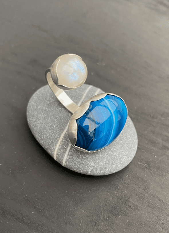 Blue Onyx and Moonstone Split Ring - Image 3