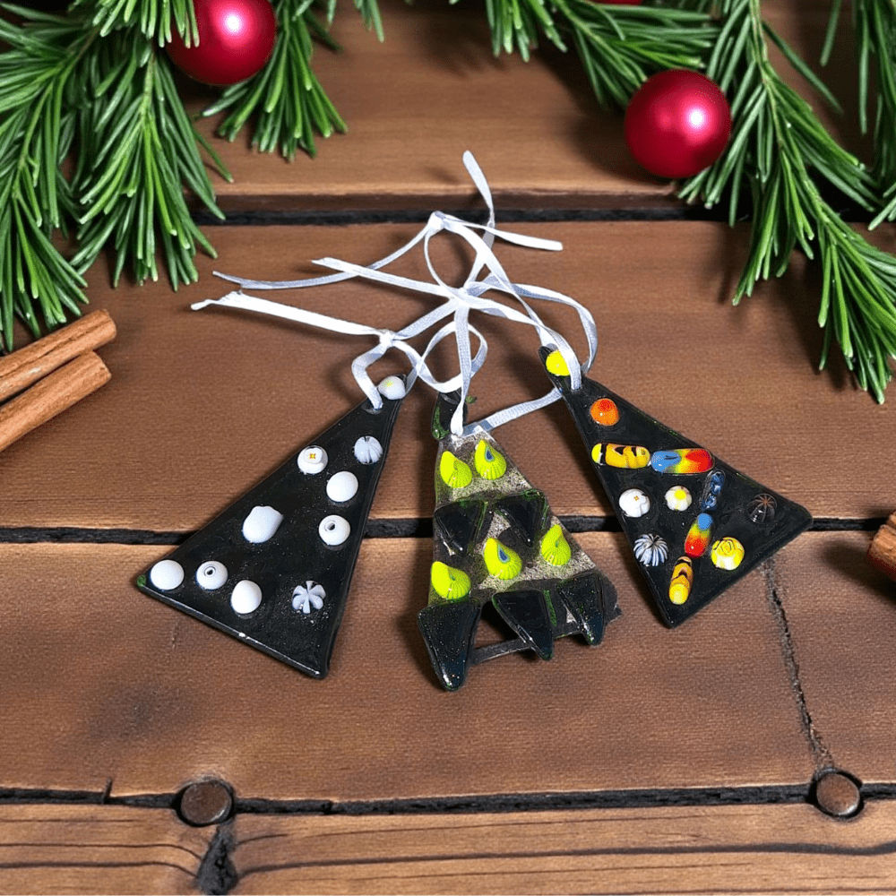 Handmade fused glass Christmas tree ornament with ribbon - Image 9