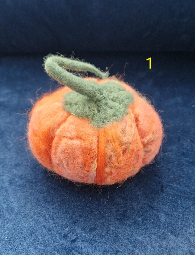 Felted decorative pumpkins for autumn / hallowe'en decor - Image 3