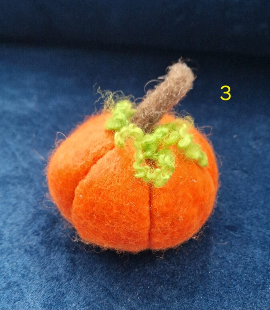 Felted decorative pumpkins for autumn / hallowe'en decor - Image 5