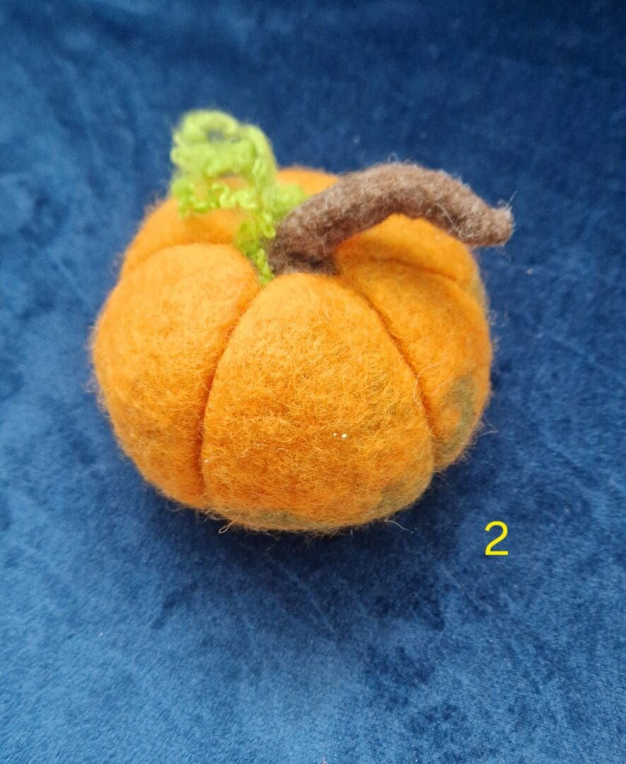 Felted decorative pumpkins for autumn / hallowe'en decor - Image 4
