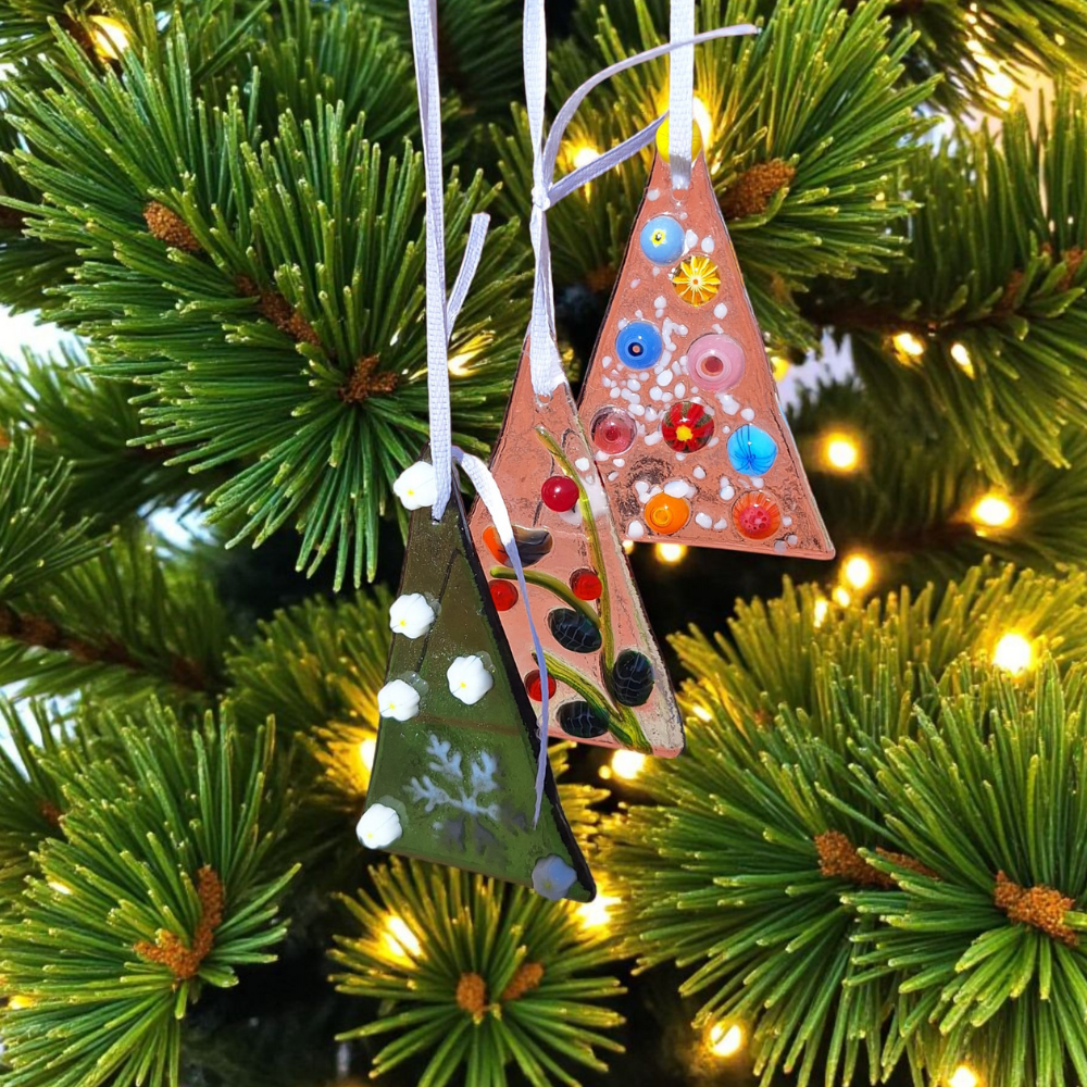 Handmade fused glass Christmas tree ornament with ribbon - Image 3