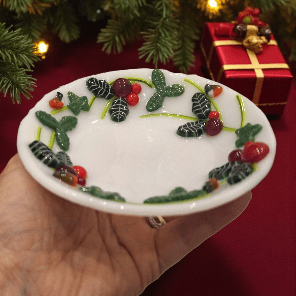 Handmade Fused Glass Holly Ivy Bowl with Robins Christmas - Image 2