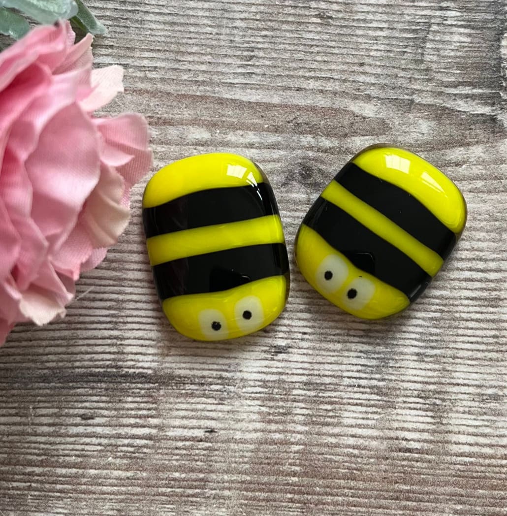 Bee Gift Pocket Hug - Fused Glass Greetings Card - Choice of message - Image 5