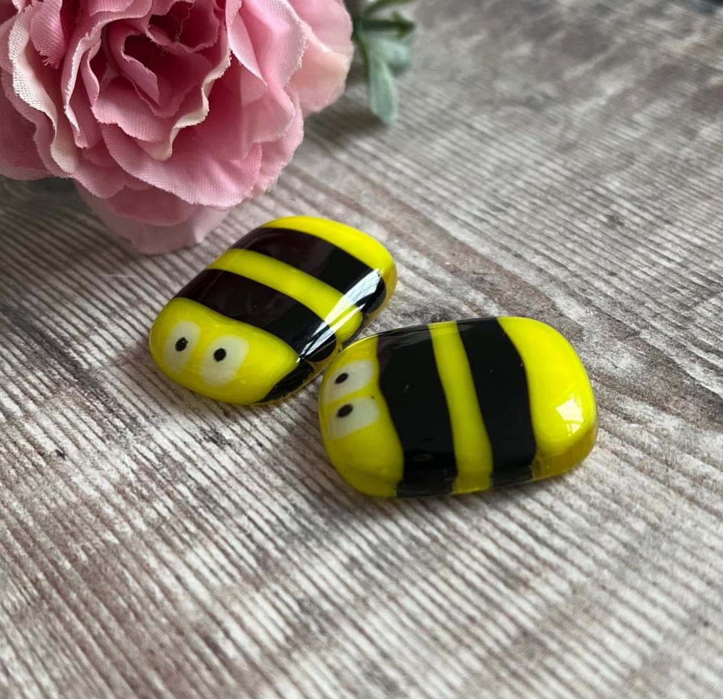 Fused glass bumble bee
