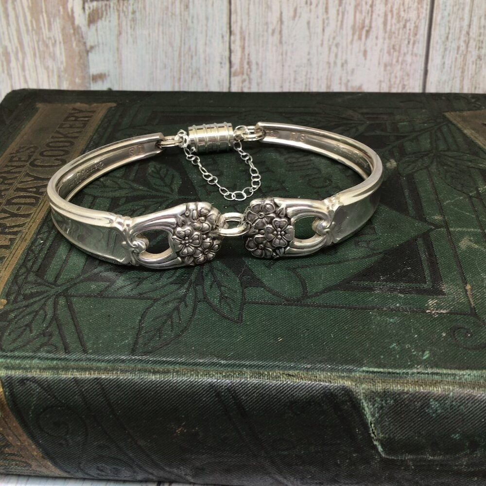Teaspoon handle bracelet