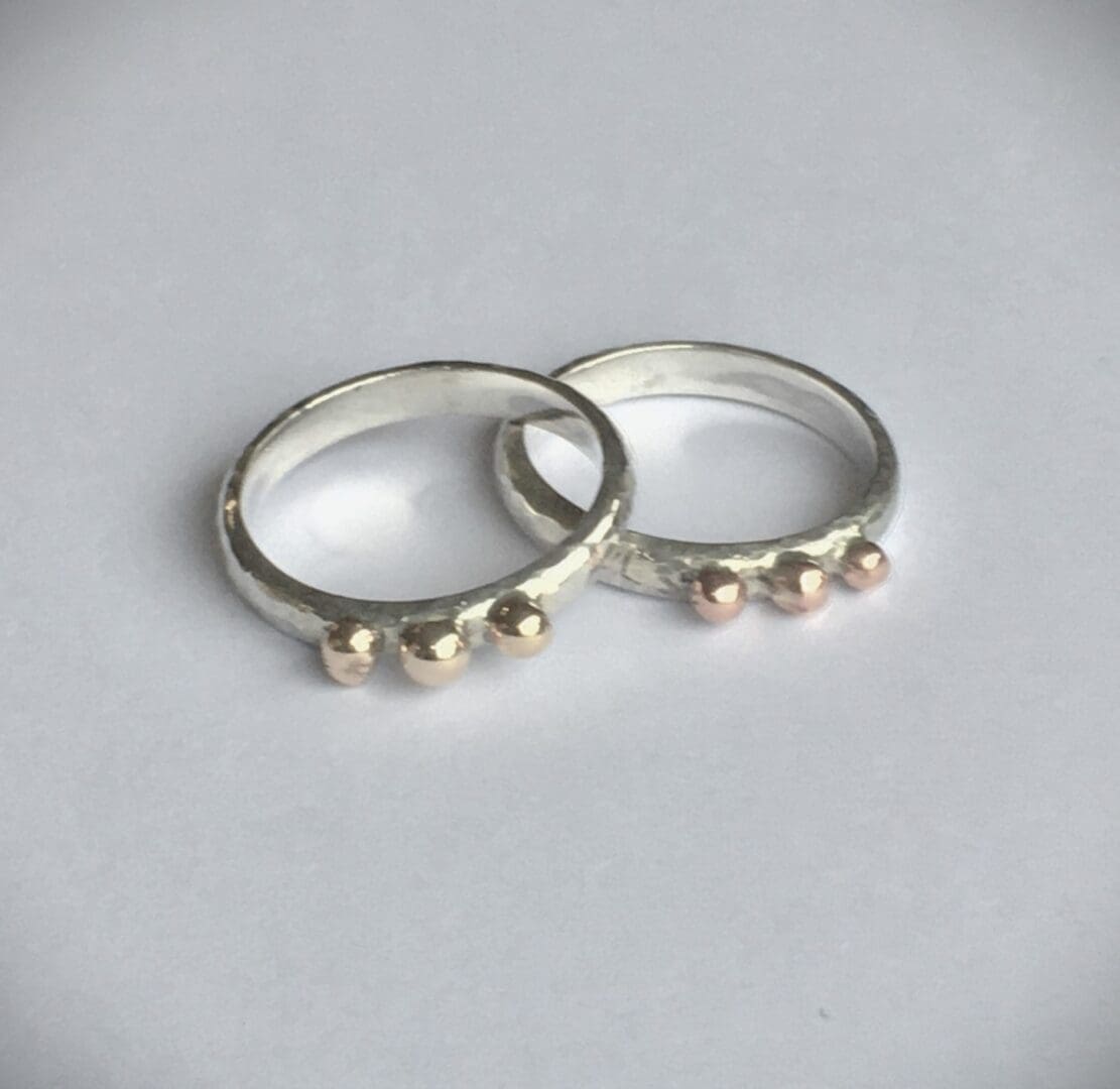 Silver ring with 9ct gold balls - Image 3