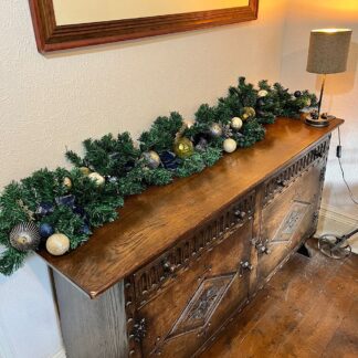 Navy-blue-and-gold-christmas-garland