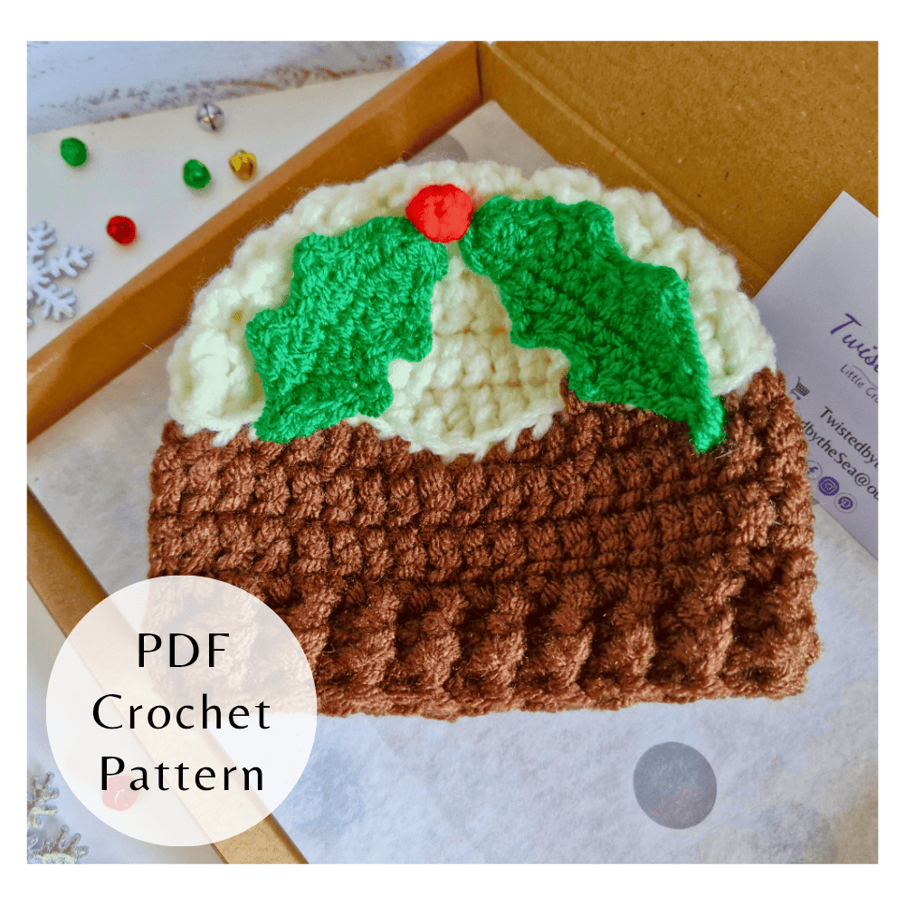 Christmas Pudding crochet baby hat pattern with holly and berries