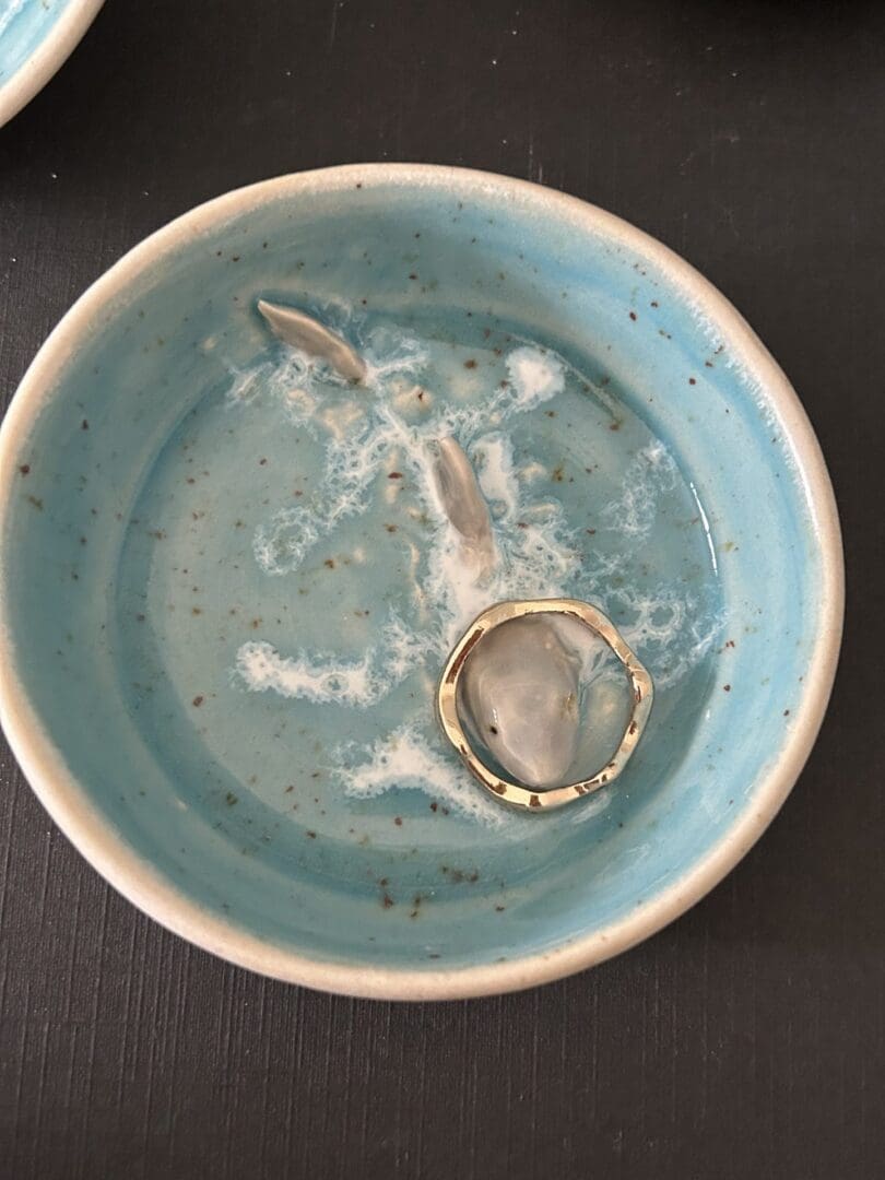 Ceramic trinket dish with cute sea animals - Image 3