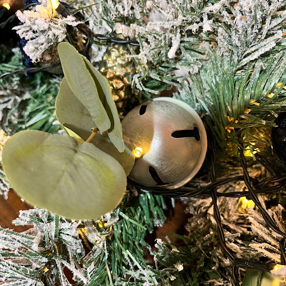 Sage-green-and-navy-christmas-garland