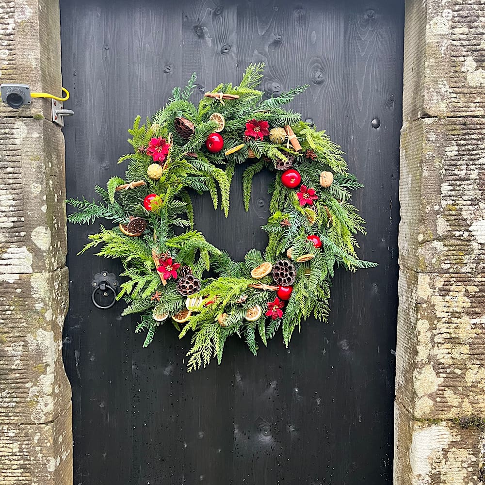Artificial-Traditional-Christmas-wreath-red-and-green
