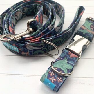 Close up of dog collar and lead in midnight William Morris Golden Lily design showing the trigger clasp and d-ring for poo bag holder