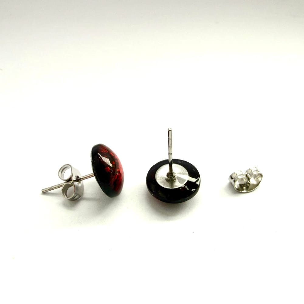 Side angle showing the approximate depth of the earring and the style of stud and butterfly back