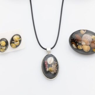 Beachcombers jewellery set.